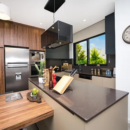 Ξενοδοχείο Maldives Homes 3*