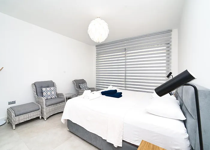 Ξενοδοχείο Maldives Homes 3*